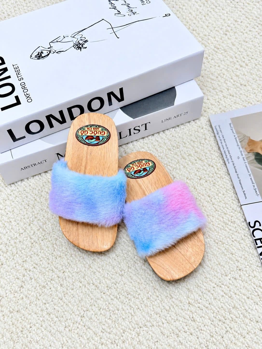 Guốc gỗ em bé quai lông nhiều màu xinh xắn